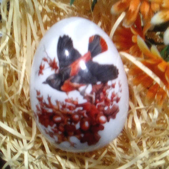 Avon Limited Edition Season Eggs 1984 - Picture 2 of 13